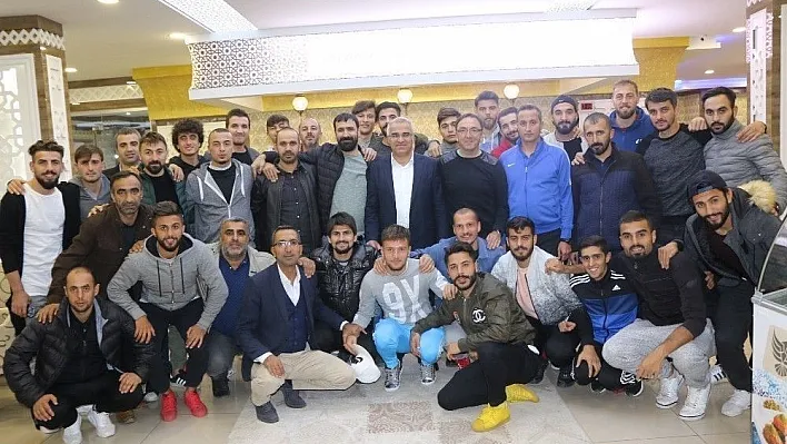 Başkan Barakazi'den 12 Bingölspor'a destek
