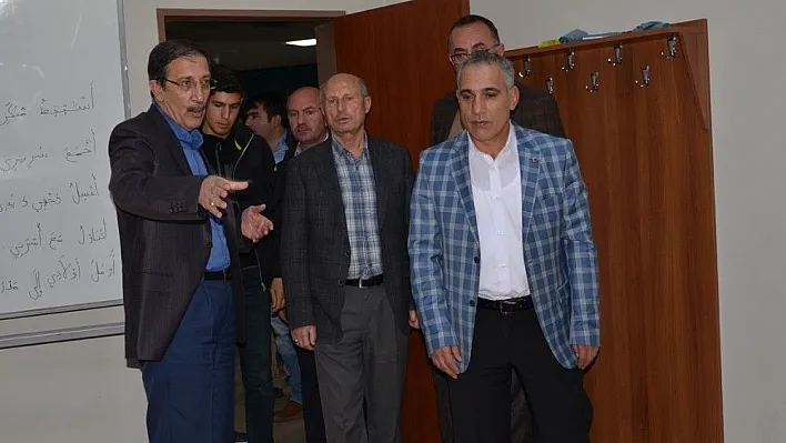 Palandöken Belediye Başkanı Orhan Bulutlar, Ak Parti İl Teşkilatına hizmetlerini anlattı
