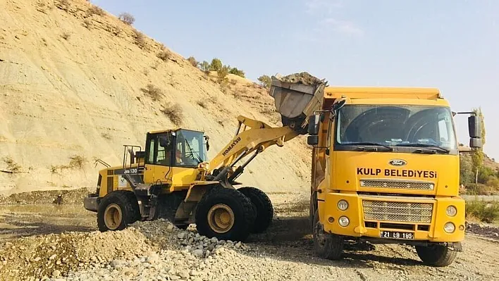 Kulp Belediyesi kumlama çalışmalarını sürdürüyor
