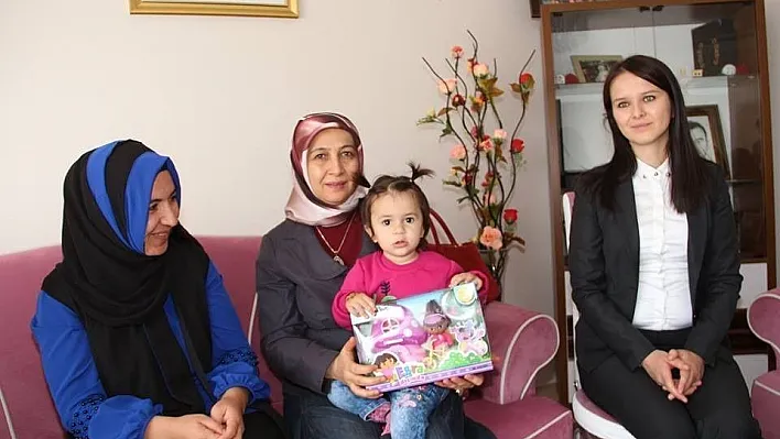Nilgün Azizoğlu'ndan Oltulu Şehit eşine ziyaret
