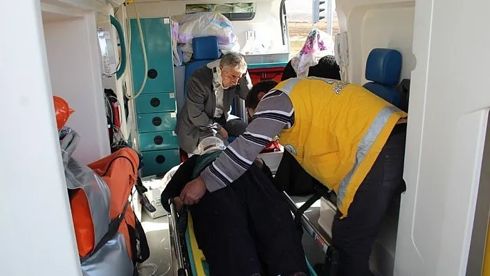 Sivas'ta trafik kazası 1'i ağır 4 yaralı.
