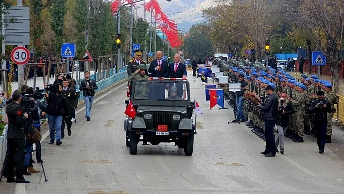 Erzurum'da mehter ve bando ekibi birlikte çalıp söyledi
