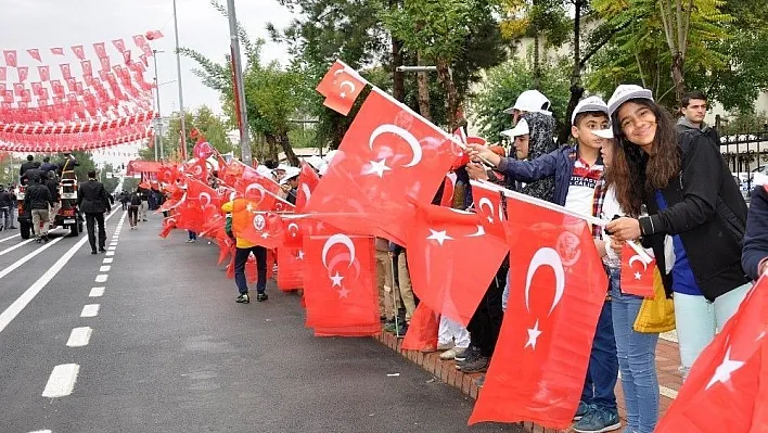 Güneydoğu'da 29 Ekim halaylarla kutlandı
