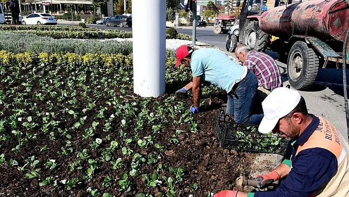 Malatya'nın kavşakları renkleniyor
