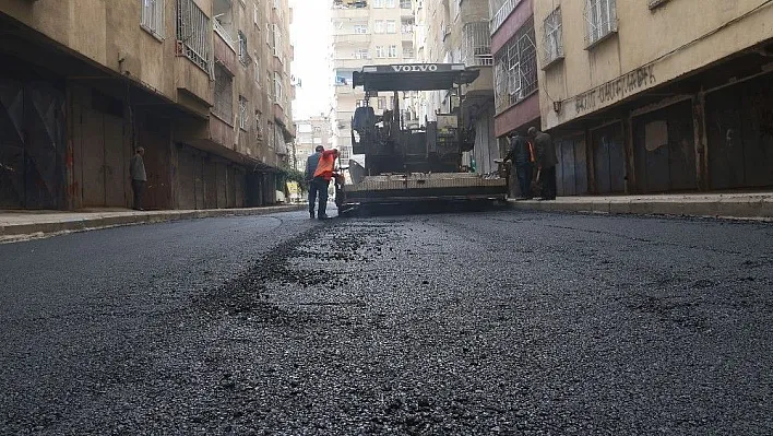 Bağlar Belediyesi Şeyh Şamilde asfaltı yeniliyor
