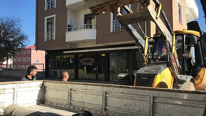 Kazı çalışmasında bulunan Osmanlı topu Erzurum Müzesine getirildi
