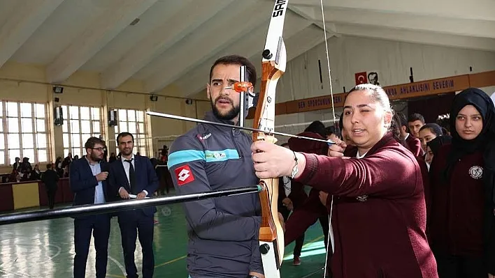 Mobil Gençlik Merkezi Oltu'da
