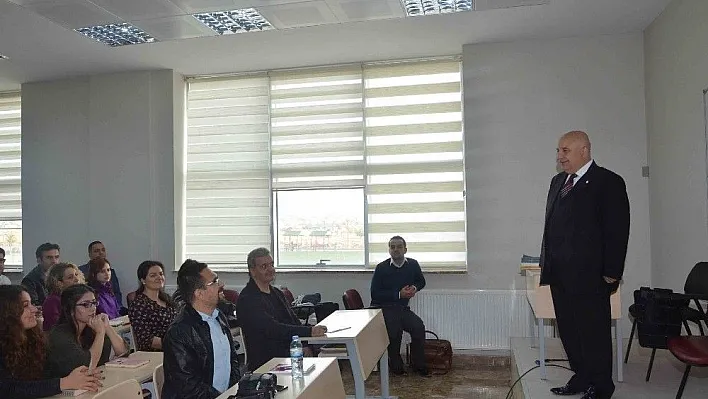Üniversite akademisyenlerine proje hazırlama eğitimi
