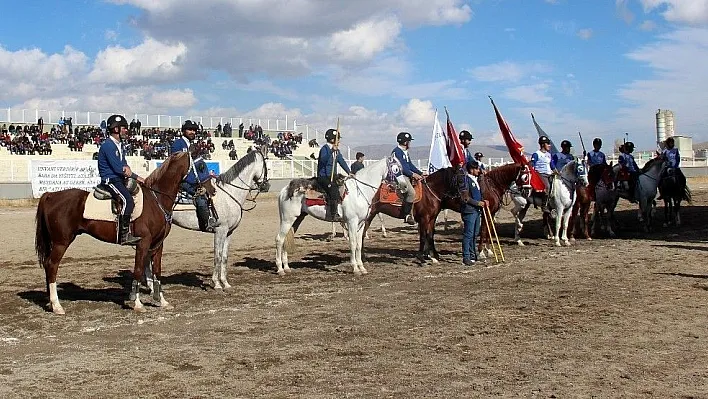 Erzurum'da yem ödüllü cirit turnuvası
