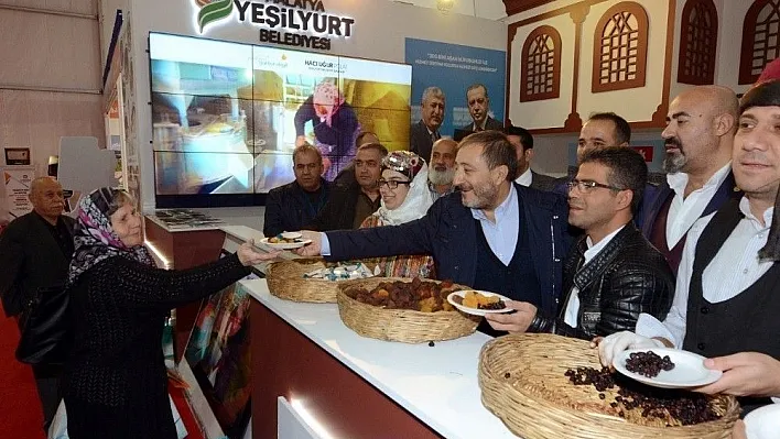 Yeşilyurt Belediyesi standına büyük ilgi
