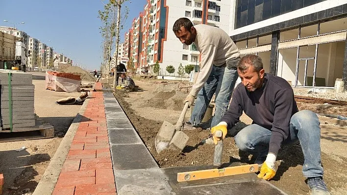 Kamışlo Bulvarı'nda kaldırım çalışmaları devam ediyor
