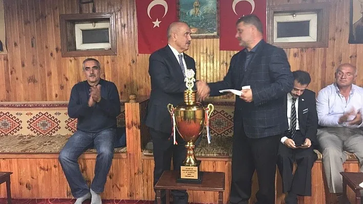 Milletvekili Ilıcalı'dan şampiyon atlı spora arpa desteği
