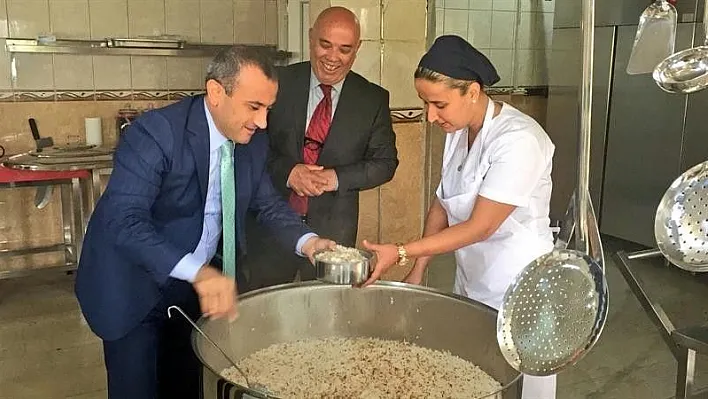 Tunceli'de bin kişiye sıcak yemek
