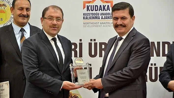 Arı Ürünleri Üretimindeki Kriterler ve Bal Dışındaki Arı Ürünlerinin Önemi Sempozyumu
