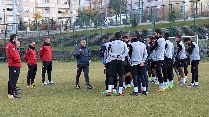 BŞB Erzurumspor'da Altıparmak, ilk antrenmanına çıktı
