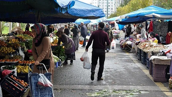 Diyarbakırlı kadın pazarcılar, mahallerinde erkek pazarcı istemiyor
