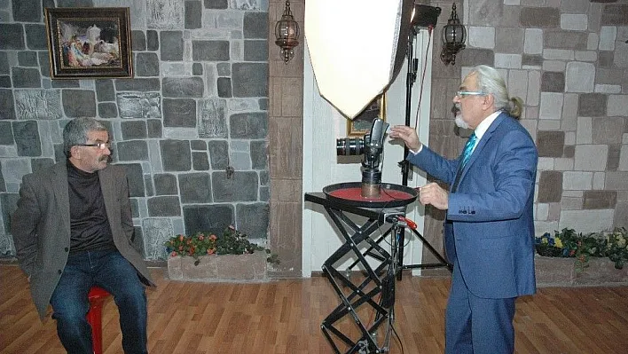 Sedat Akkuş: 'Eline makine alan fotoğrafçıyım diyor'
