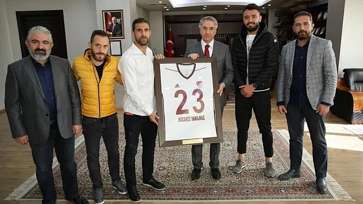 Başkan Yanılmaz'a, Elazığspor forması