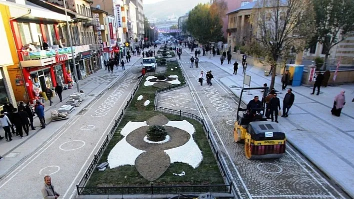 Cumhuriyet Caddesi göz kamaştırıyor
