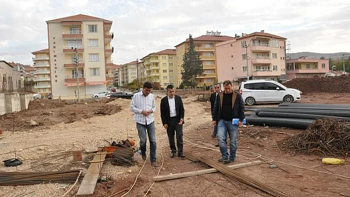 Kaymakam Aksoy okul inşaatında incelemelerde bulundu
