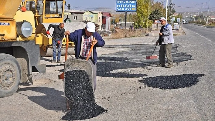 Asfalt ve yama çalışmaları devam ediyor
