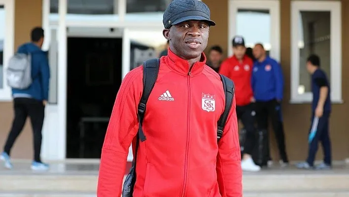 Sivasspor, Fenerbahçe maçı için İstanbul'a gitti
