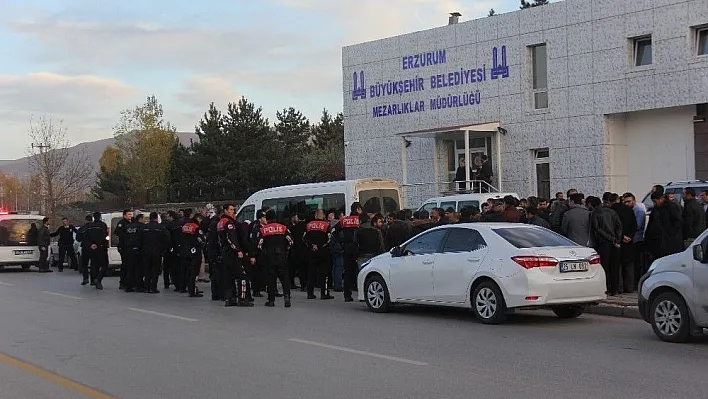 Erzurum'da cenaze defin kavgası
