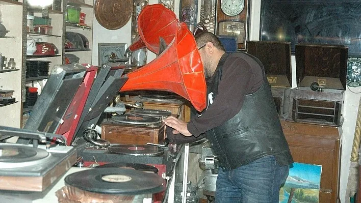 (Özel) 110 yıllık gramofon ile geçmişe yolculuk
