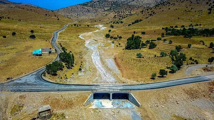 Büyükşehir Belediyesi yol çalışmalarına devam ediyor
