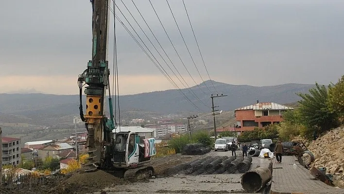 Kulp belediyesinden yol göçüklerine karşı kalıcı çözüm
