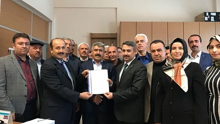 Başkan Alkayış mazbatasını aldı
