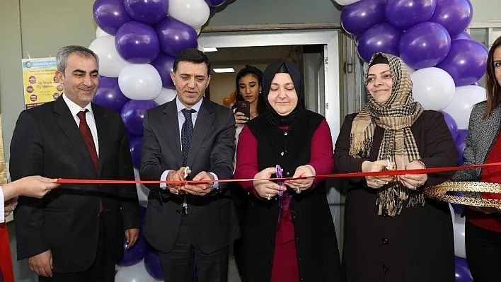 Diyarbakır'da kadın yaşam merkezi açıldı
