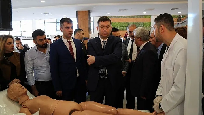 Diyarbakır'da meslek tanıtım stantları kuruldu

