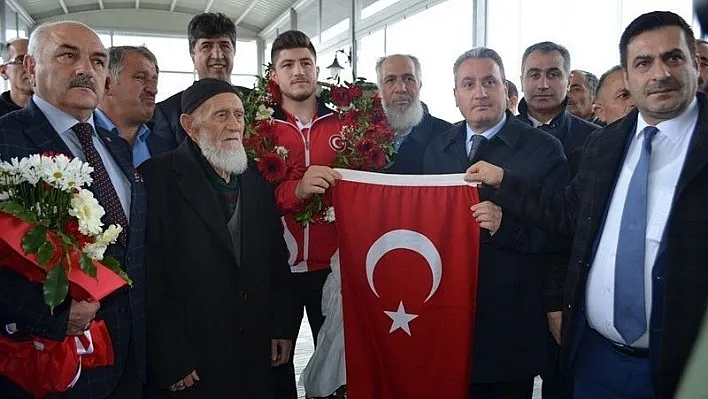 Taşkesenligil, 'Ertürk kardeşlerden zafer bekliyoruz'

