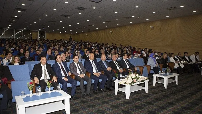 Diş Hekimliği Fakültesi birinci sınıf öğrencileri beyaz önlüklerini giydi

