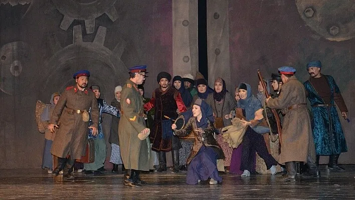 Kazak-Türk dostluğu sahnelendi
