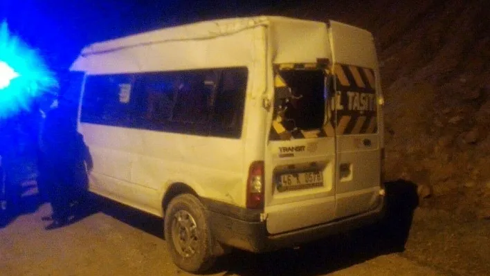 Öğrenci servisi devrildi: 14 yaralı
