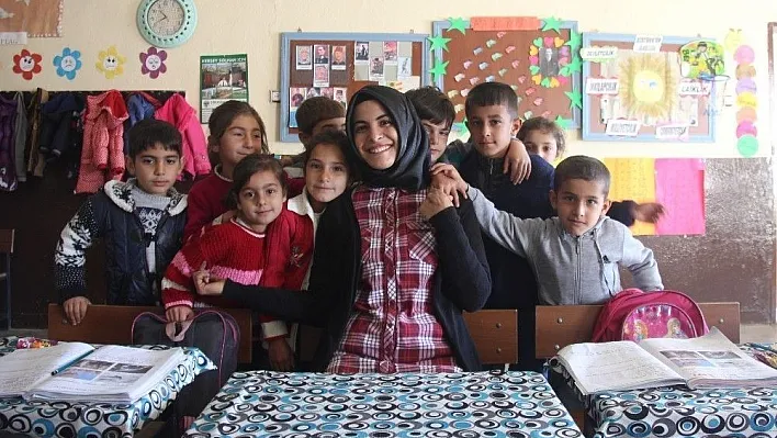 Okulun hem müdürü, hem öğretmeni hemde hizmetlisi
