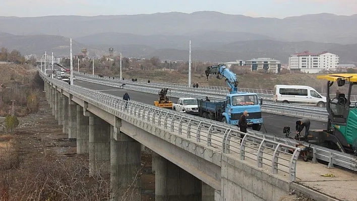 547 metrelik 'Çapakçur' köprüsünde sona gelindi
