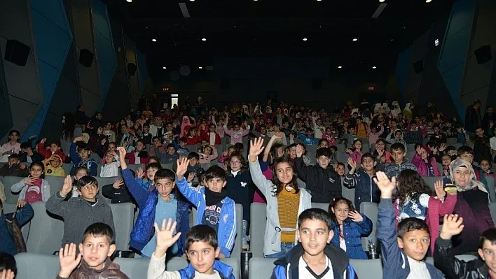 Diyarbakırlı çocukların sinema keyfi
