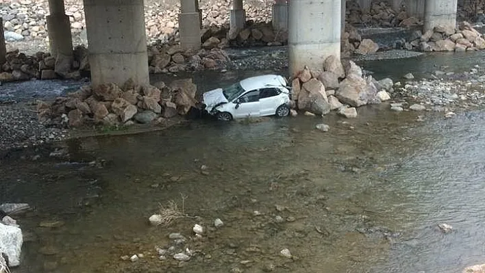 Kelkit çayına uçan araçtan sağ çıktı
