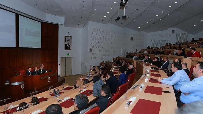 Rektör Çomaklı Spor Bilimleri ve Fen Fakültelerini yerinde inceledi
