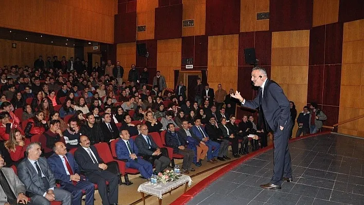Bekir Develi Tunceli'de öğrencilerle buluştu