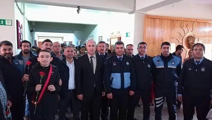 Büyükşehirden öğretmenlere karanfil
