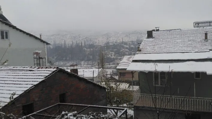 Çelikhan'da kar yağışı başladı
