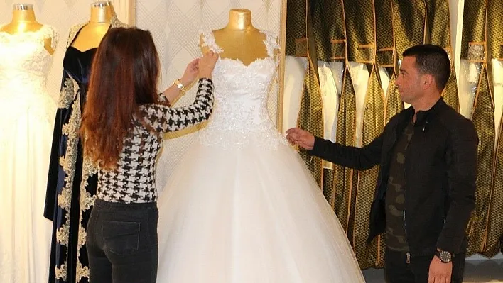 Gelinlik firmasından 'Kara Cuma'ya, 'Hayırlı Cuma' tepkisi

