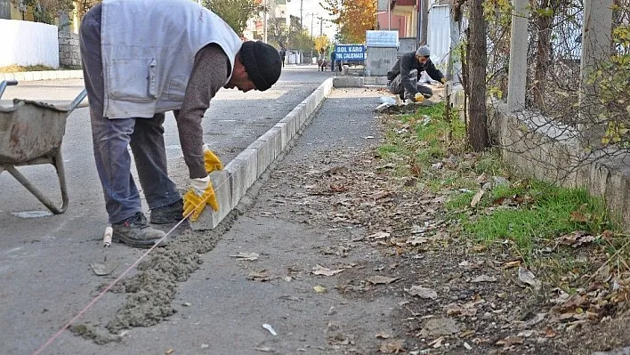 Gölbaşı'nda kaldırım çalışması
