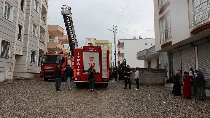 Merdivenlerde ev ekmeği yaparken tüp alev aldı
