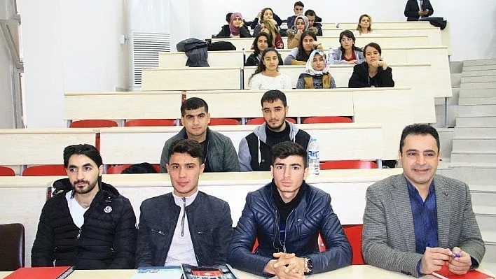 Rektör Gül öğrencilerle bir araya geldi
