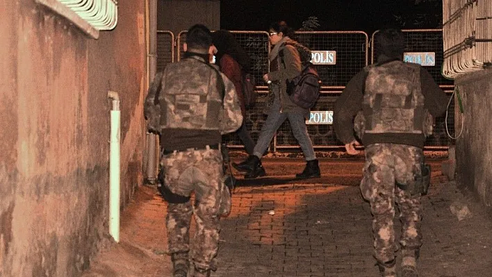 Diyarbakır'da yüzlerce polisin katılımıyla hava destekli asayiş uygulaması
